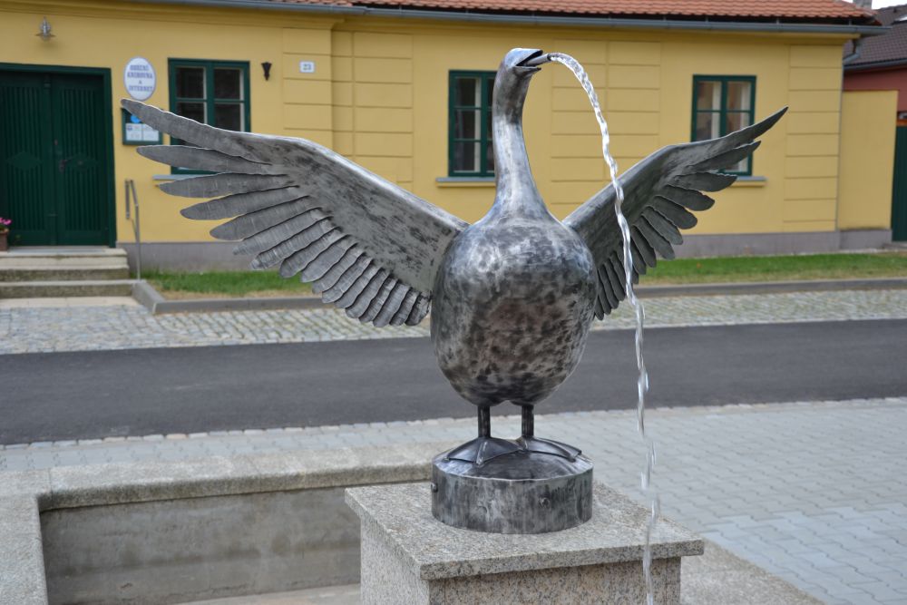 kovaná husa - kašna Čáslavice